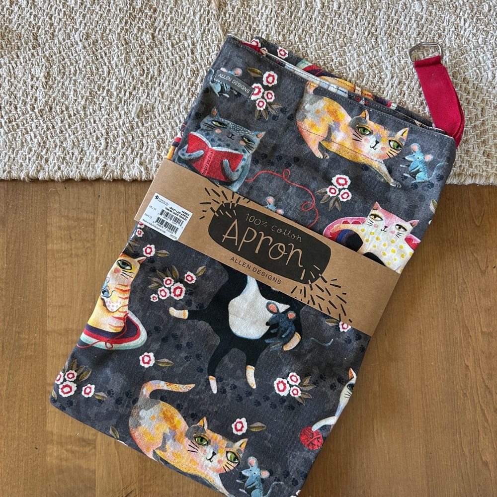 NWT Allen Designs 100% Cotton Apron with Playful Cat Design